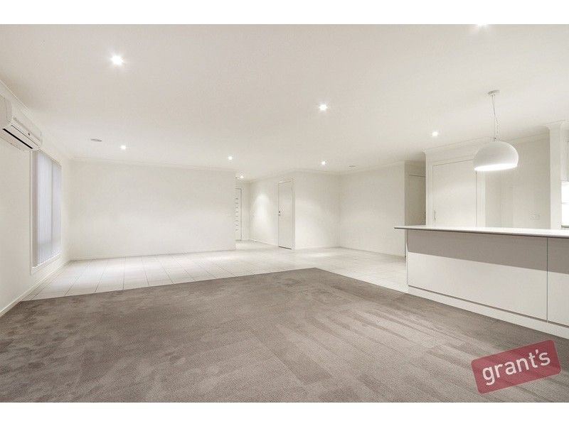 3 Snowdonia Road, Cranbourne North VIC 3977