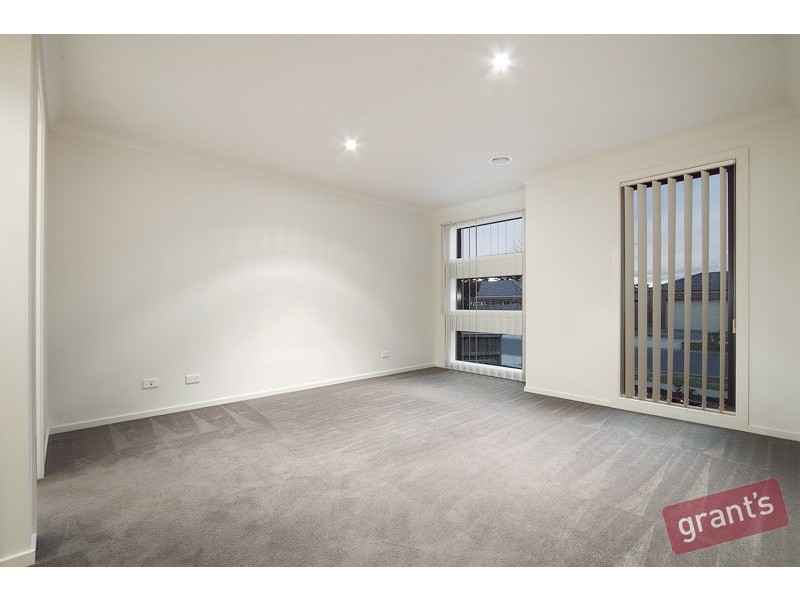 3 Snowdonia Road, Cranbourne North VIC 3977