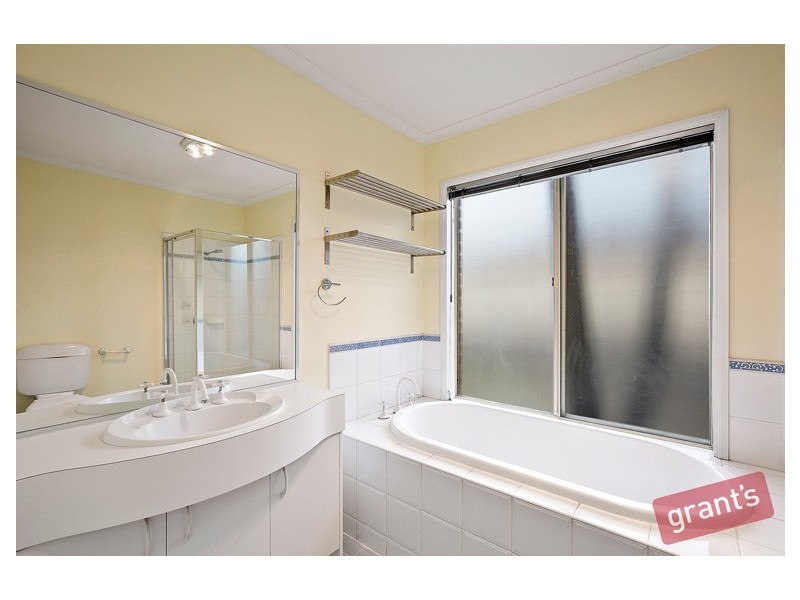 13 Langbourne Drive, Narre Warren South VIC 3805