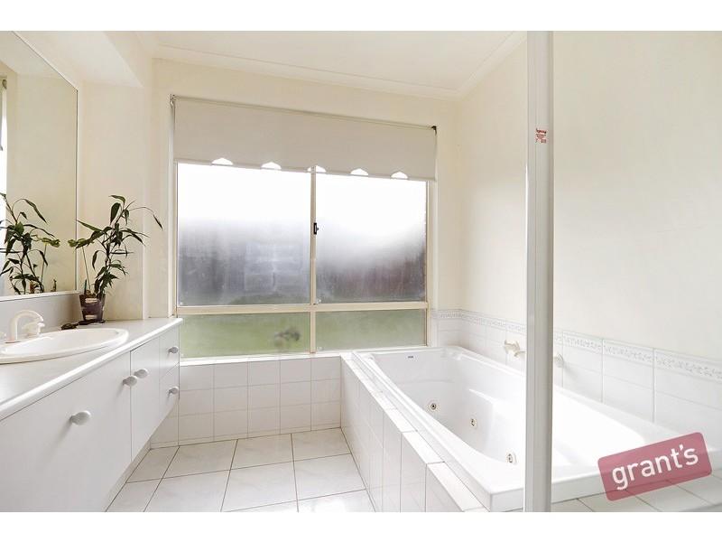 49 Strathaird Drive, Narre Warren South VIC 3805