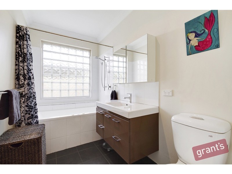 5 Leeside Street, Dandenong North VIC 3175