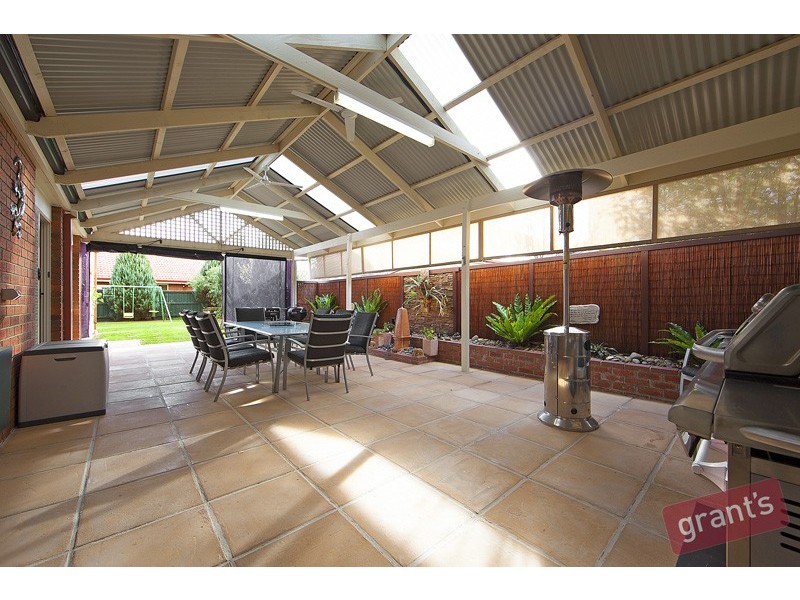 2 Rich Walk, Narre Warren South VIC 3805