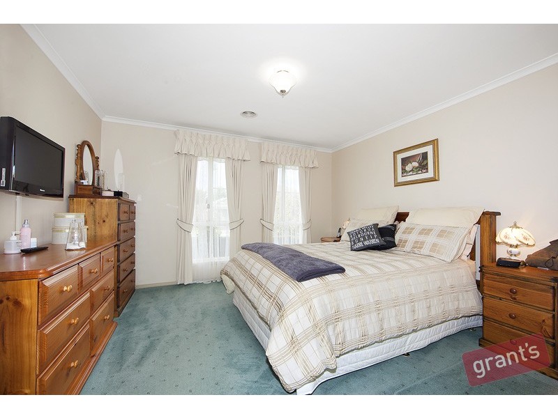 2 Rich Walk, Narre Warren South VIC 3805