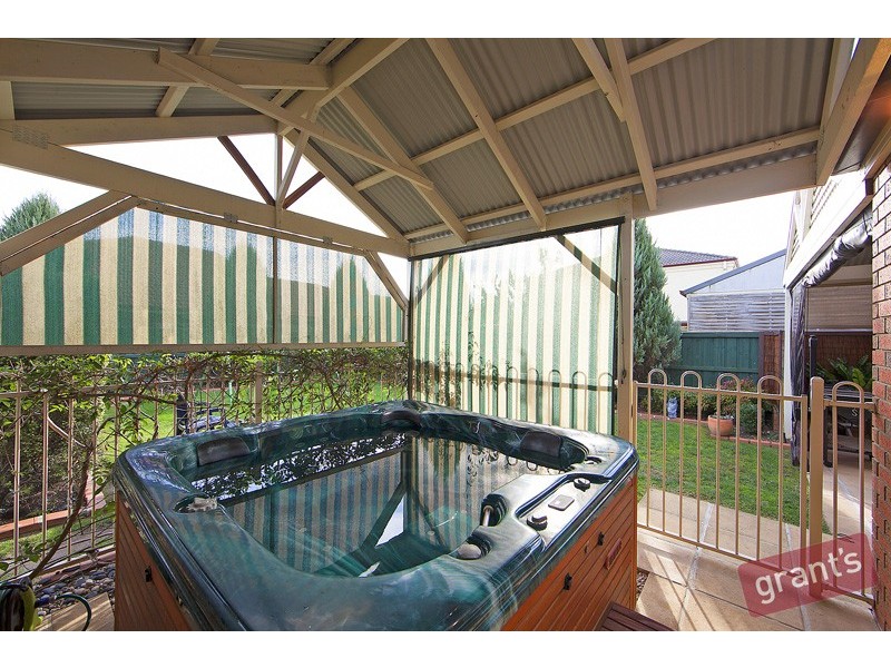 2 Rich Walk, Narre Warren South VIC 3805