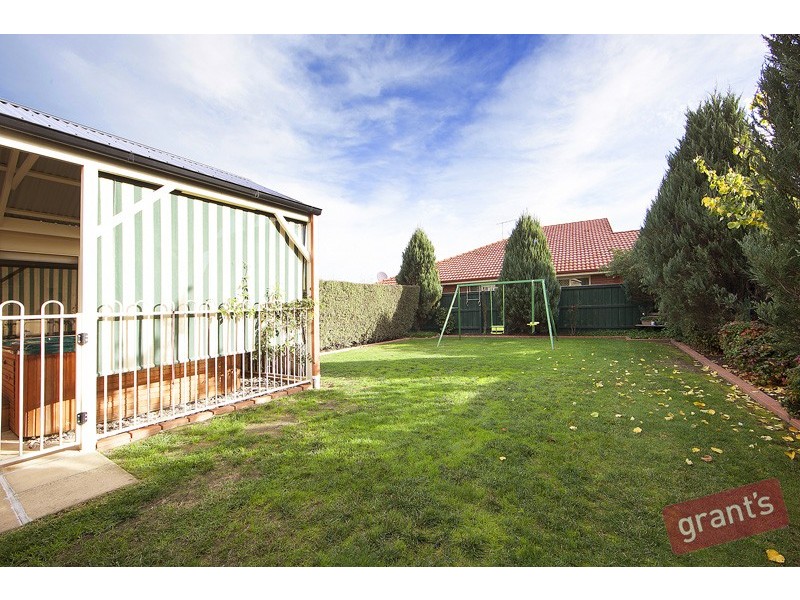 2 Rich Walk, Narre Warren South VIC 3805