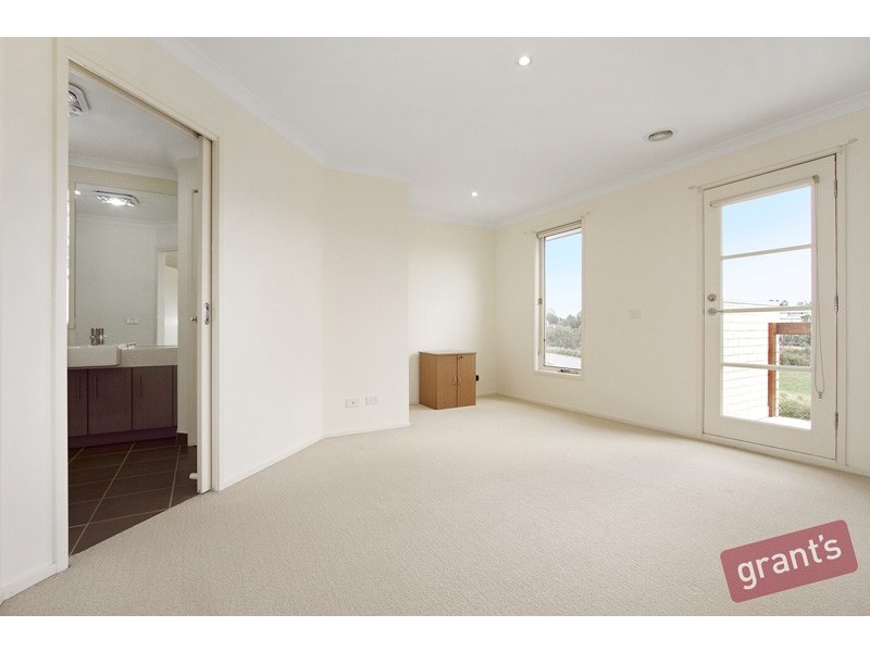 16 Piermont Drive, Berwick VIC 3806