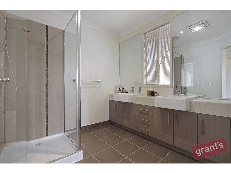 16 Piermont Drive, Berwick VIC 3806