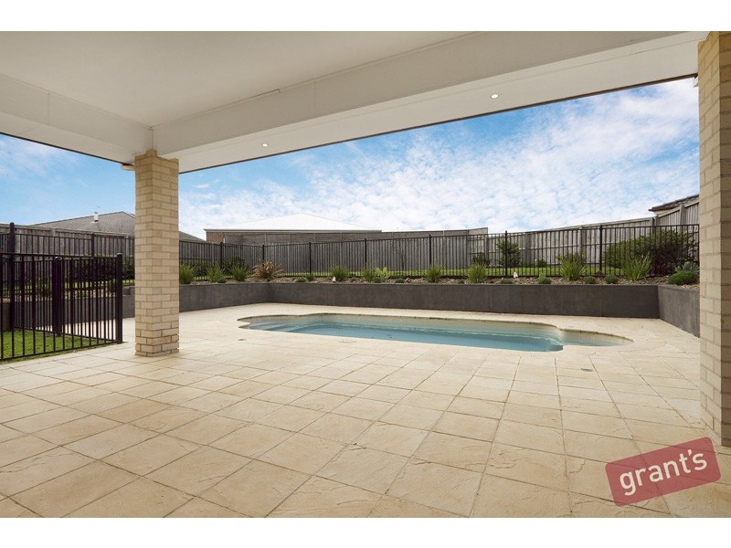 16 Piermont Drive, Berwick VIC 3806