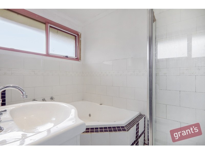 31 Hazelwood Avenue, Cranbourne North VIC 3977