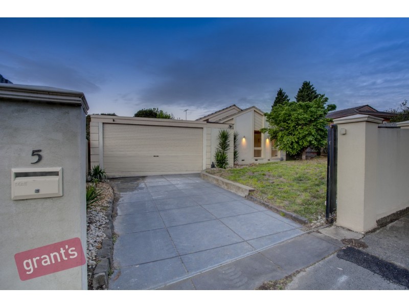 5 Throsby Court, Endeavour Hills VIC 3802