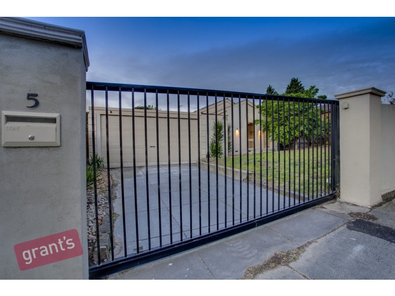 5 Throsby Court, Endeavour Hills VIC 3802