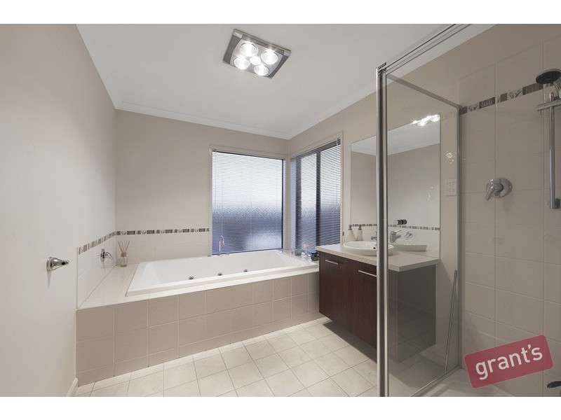 21 Braybrook Drive, Narre Warren South VIC 3805