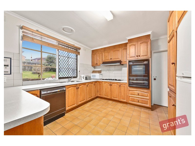 13 Dozey Place, Endeavour Hills VIC 3802