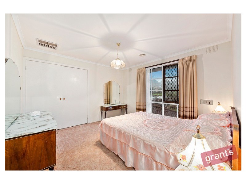 13 Dozey Place, Endeavour Hills VIC 3802