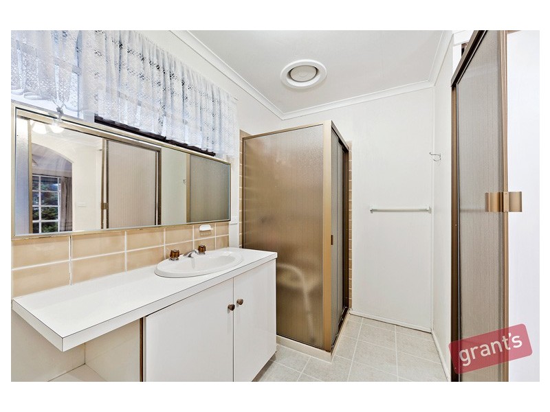 13 Dozey Place, Endeavour Hills VIC 3802