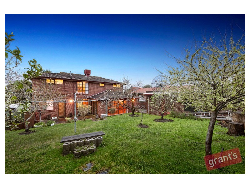 13 Dozey Place, Endeavour Hills VIC 3802