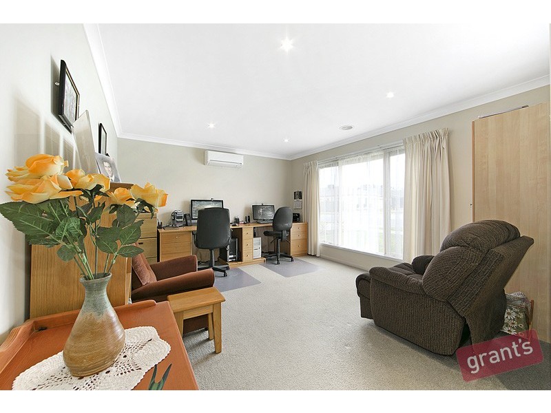 27 Avalon Crescent, Cranbourne East VIC 3977