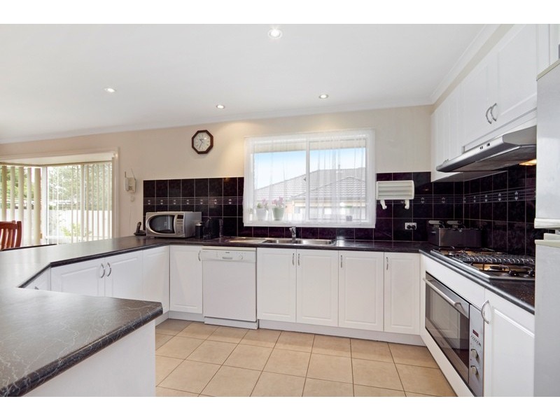 40 Bunbury Avenue, Narre Warren VIC 3805