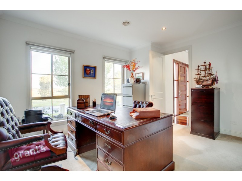 11 Oxford Court, Narre Warren South VIC 3805