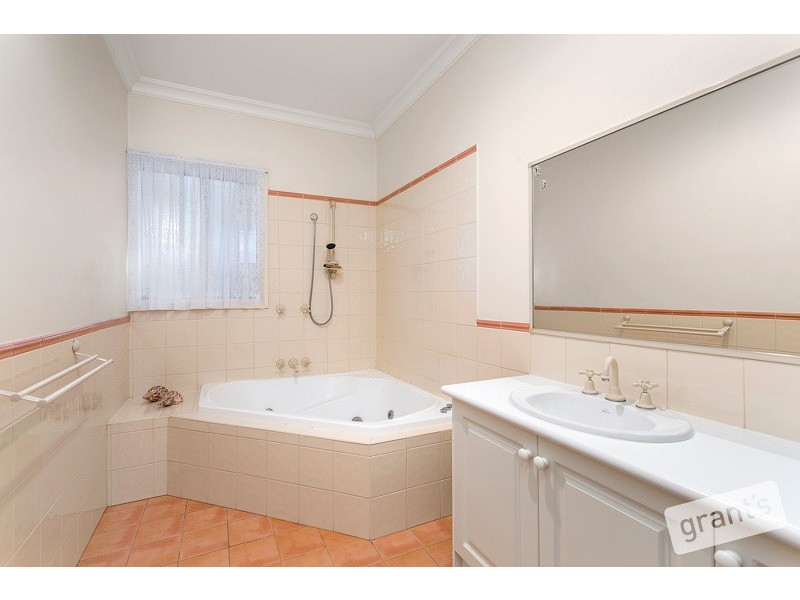 37 Littlecroft Avenue, Narre Warren South VIC 3805