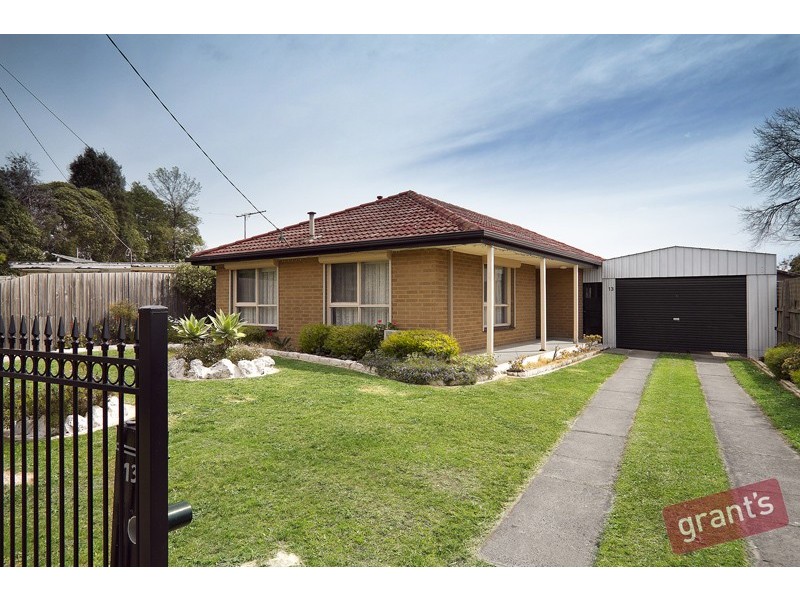 13 Hampton Drive, Hampton Park VIC 3976