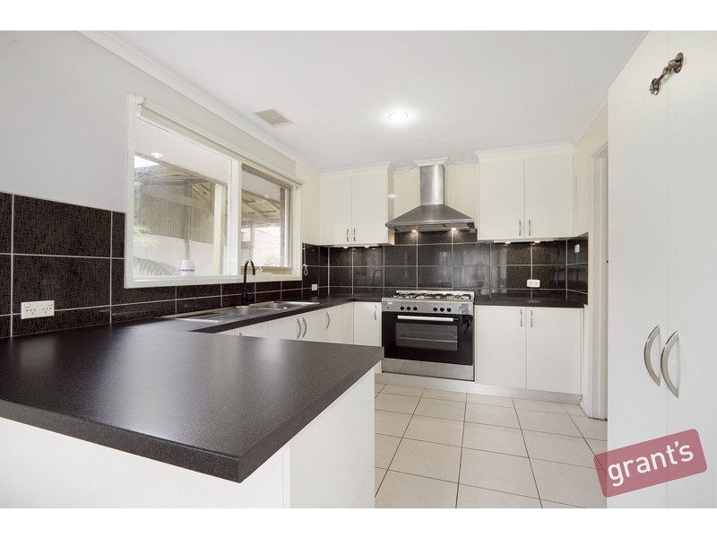 13 Hampton Drive, Hampton Park VIC 3976