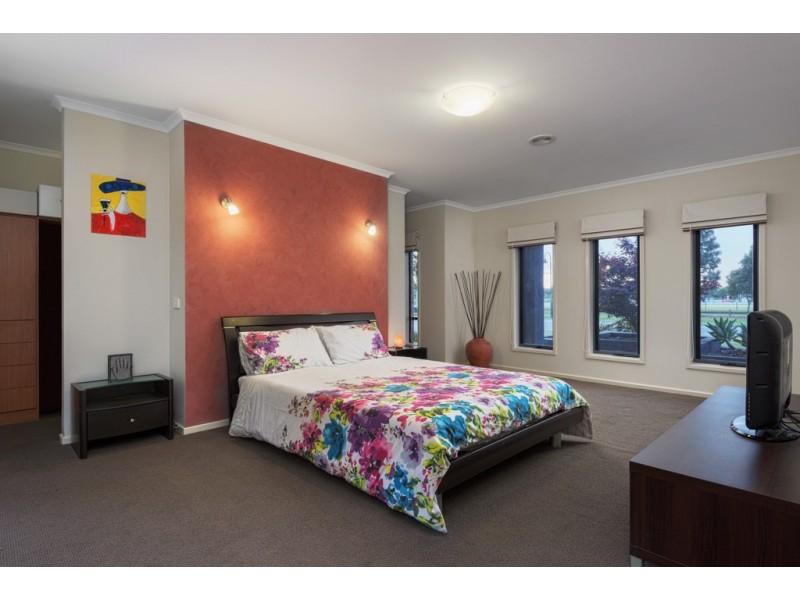 142 Berwick Springs Promenade, Narre Warren South VIC 3805