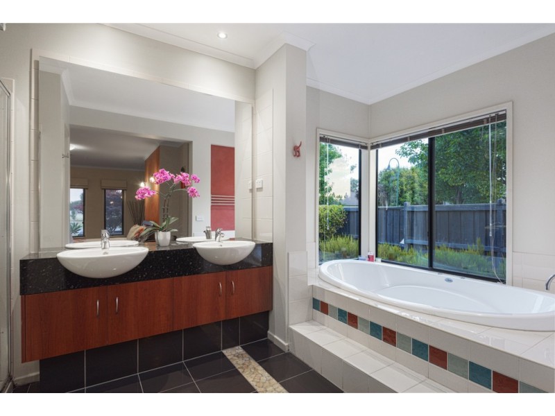 142 Berwick Springs Promenade, Narre Warren South VIC 3805