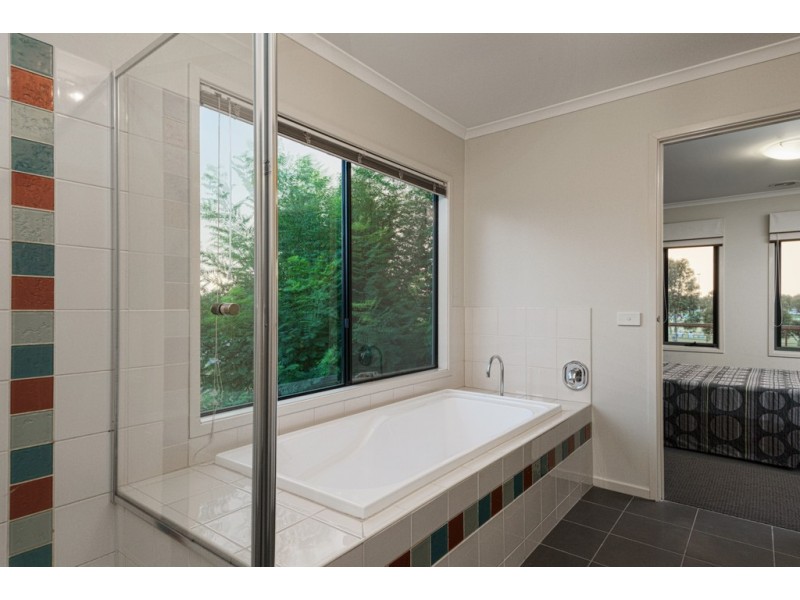 142 Berwick Springs Promenade, Narre Warren South VIC 3805