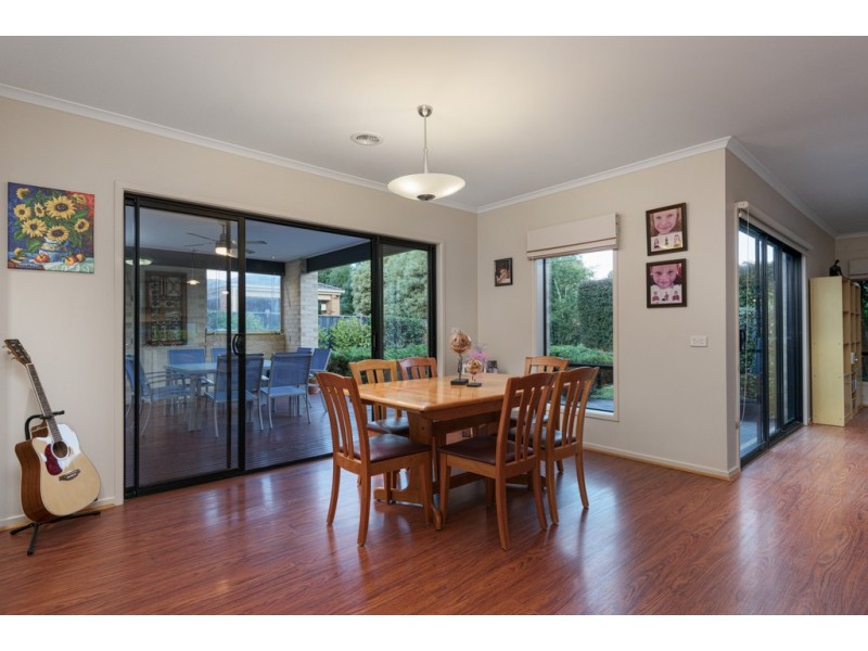 142 Berwick Springs Promenade, Narre Warren South VIC 3805