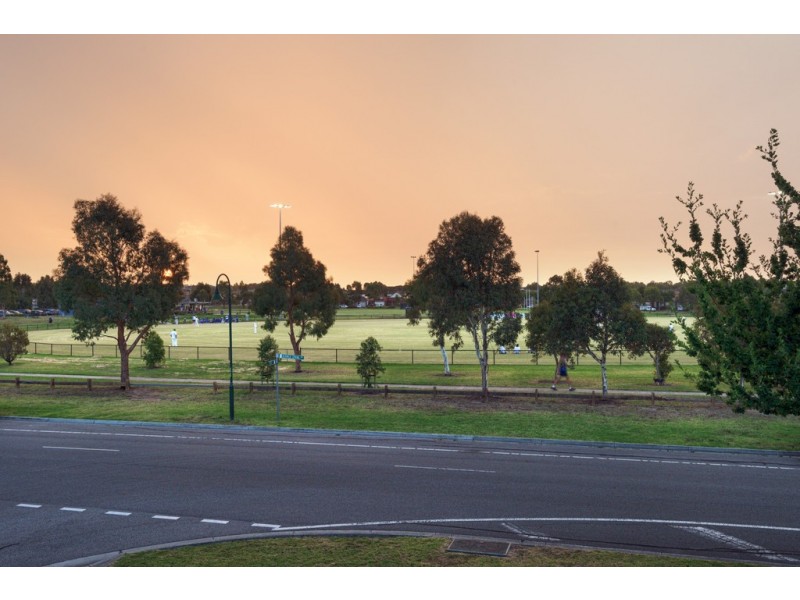 142 Berwick Springs Promenade, Narre Warren South VIC 3805