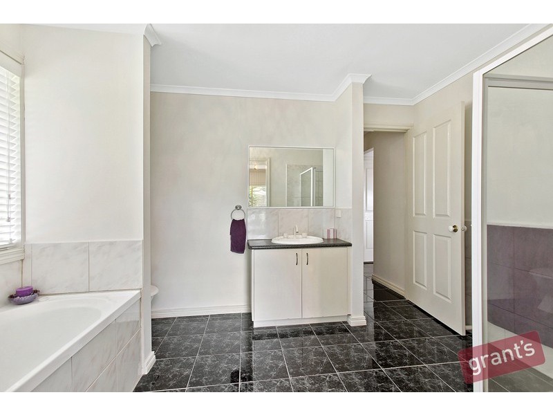 2/118 Fleetwood Drive, Narre Warren VIC 3805