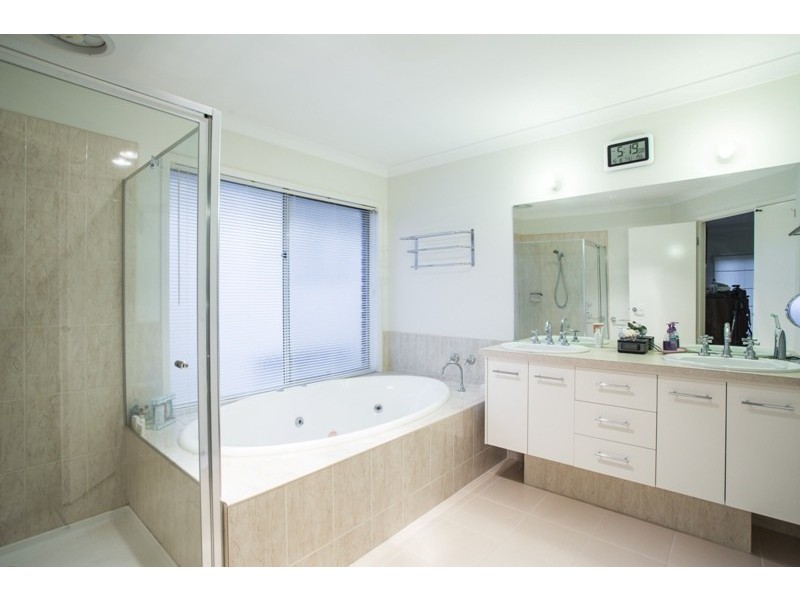 6 Mornmoot Court, Hallam VIC 3803