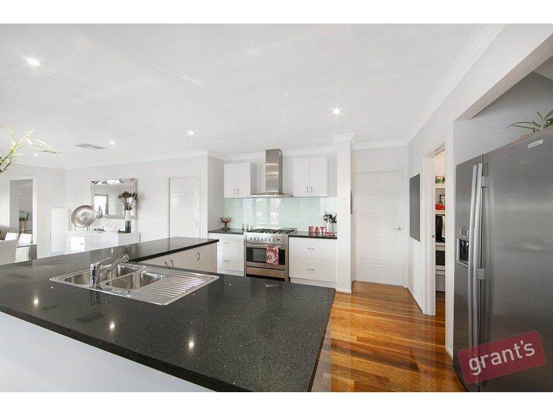 9 Highgrange Way, Narre Warren North VIC 3804