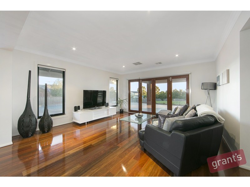 9 Highgrange Way, Narre Warren North VIC 3804