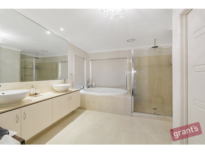 9 Highgrange Way, Narre Warren North VIC 3804