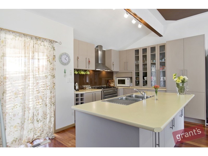 4 Linlithgow Court, Narre Warren VIC 3805