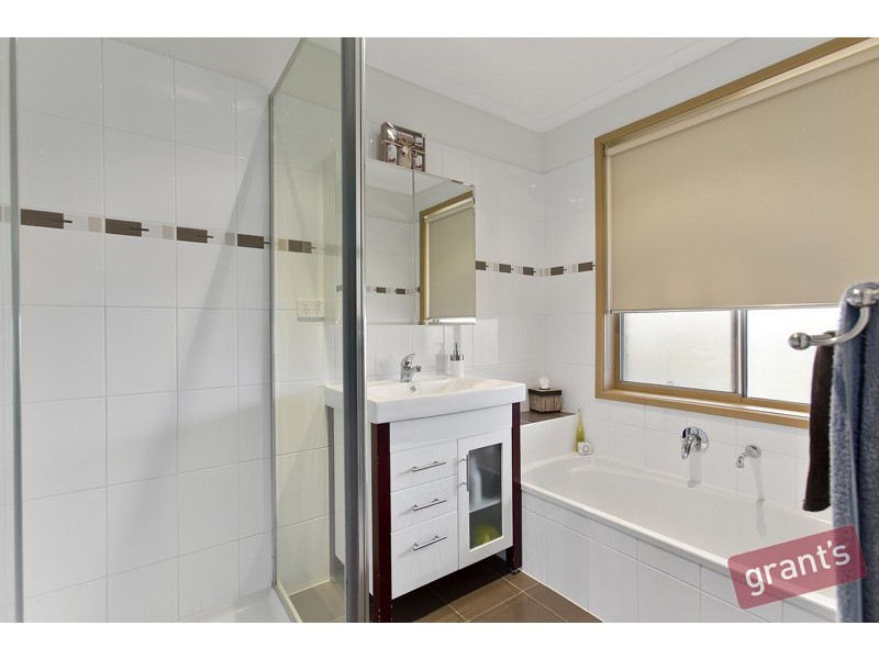 4 Linlithgow Court, Narre Warren VIC 3805