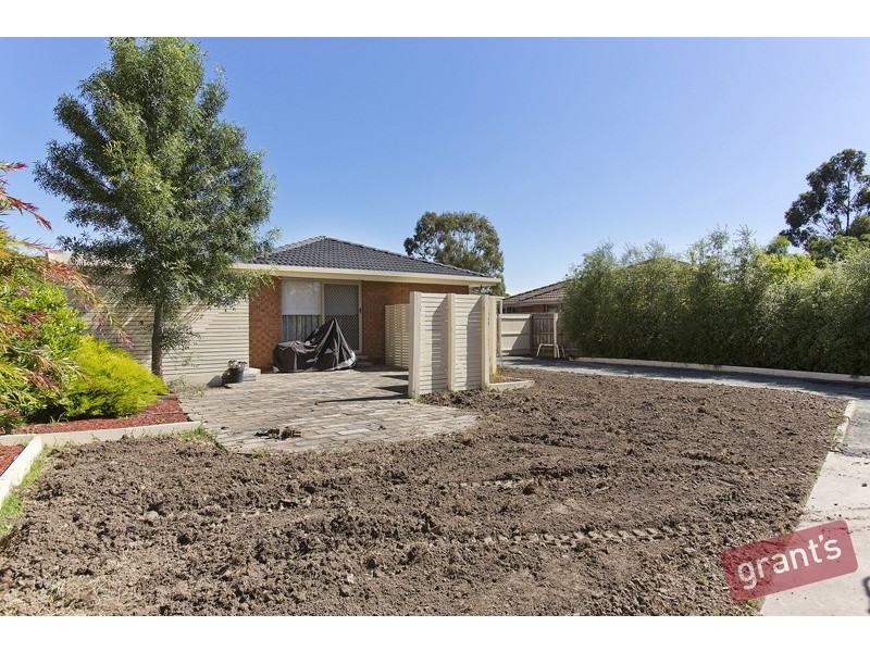 4 Linlithgow Court, Narre Warren VIC 3805
