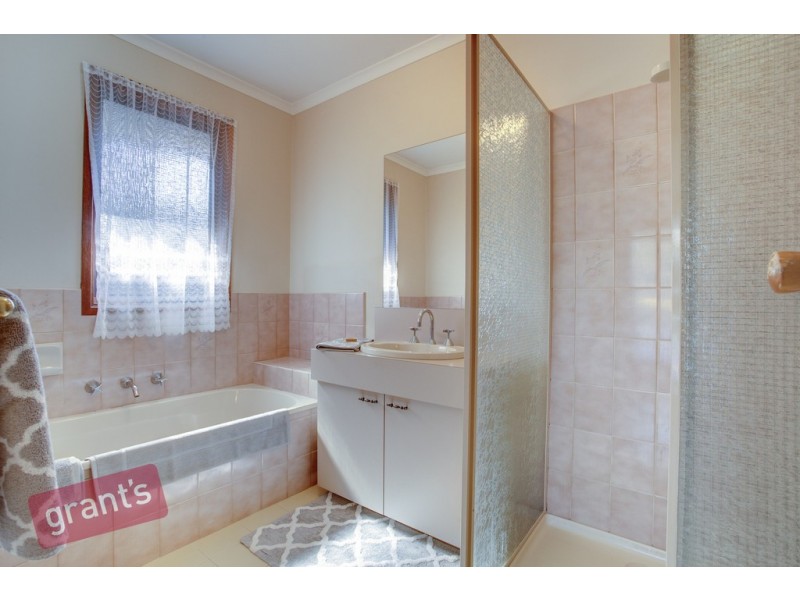 16 George Chudleigh Drive, Hallam VIC 3803