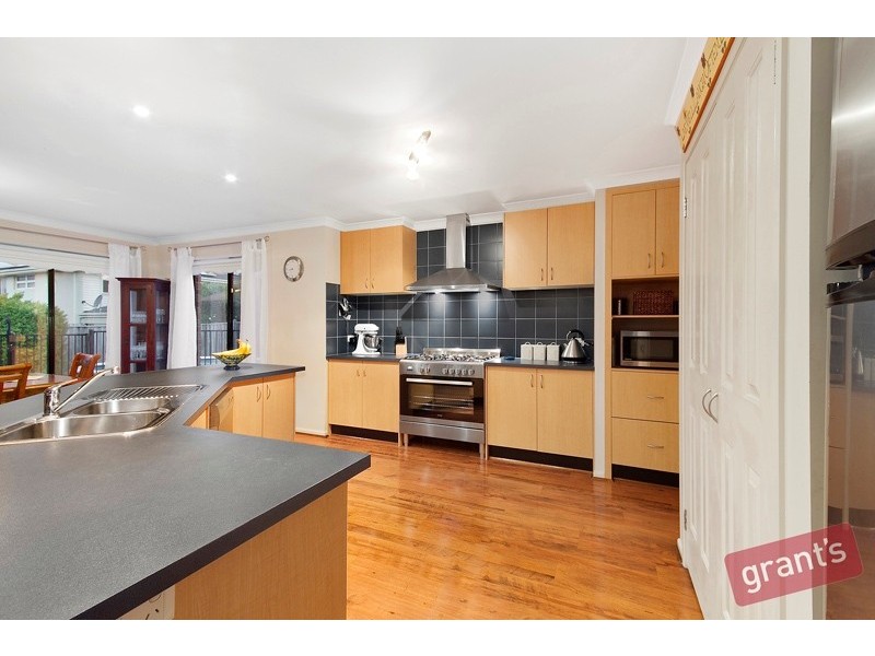 18 Toulouse Terrace, Narre Warren South VIC 3805