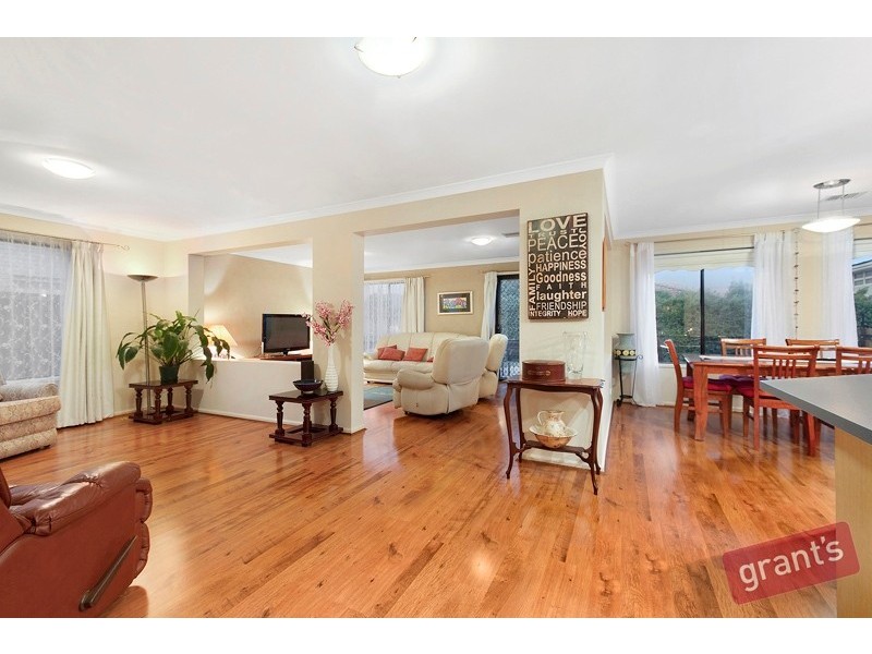 18 Toulouse Terrace, Narre Warren South VIC 3805