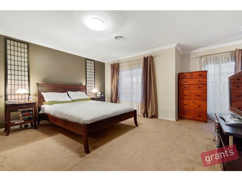 18 Toulouse Terrace, Narre Warren South VIC 3805