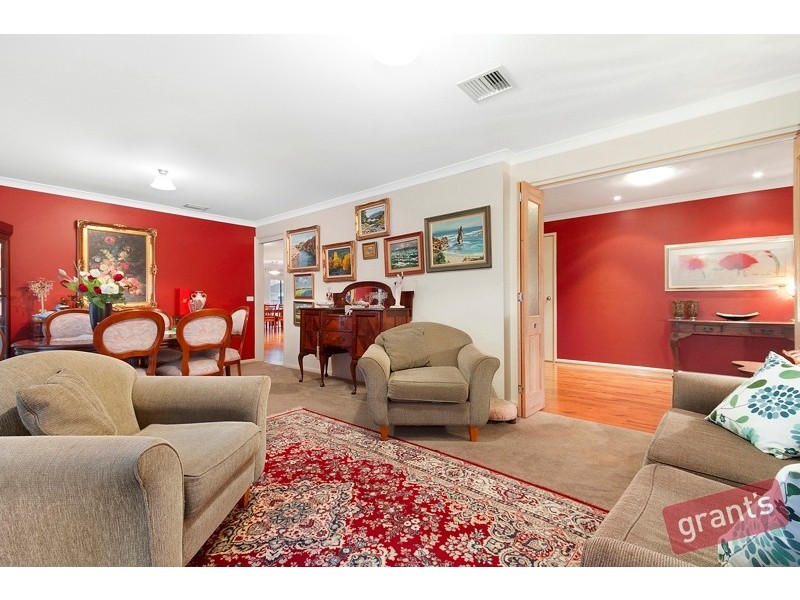 18 Toulouse Terrace, Narre Warren South VIC 3805