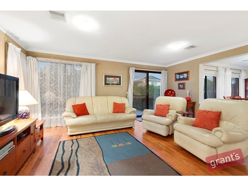 18 Toulouse Terrace, Narre Warren South VIC 3805