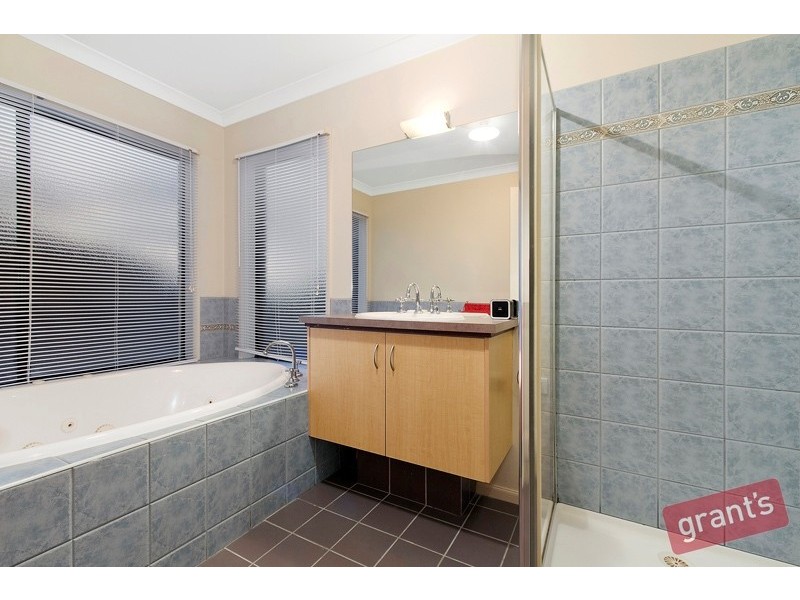 18 Toulouse Terrace, Narre Warren South VIC 3805