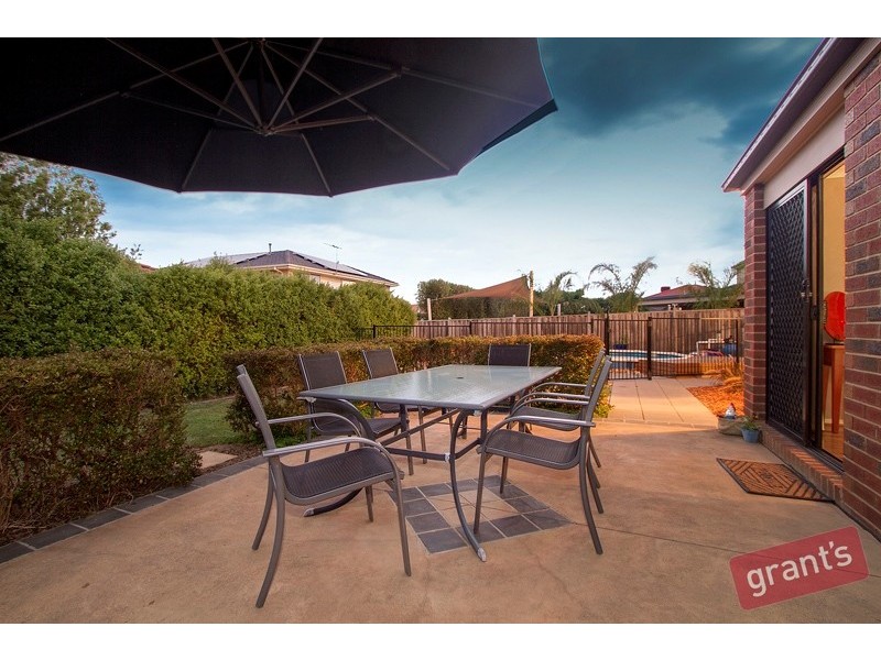 18 Toulouse Terrace, Narre Warren South VIC 3805