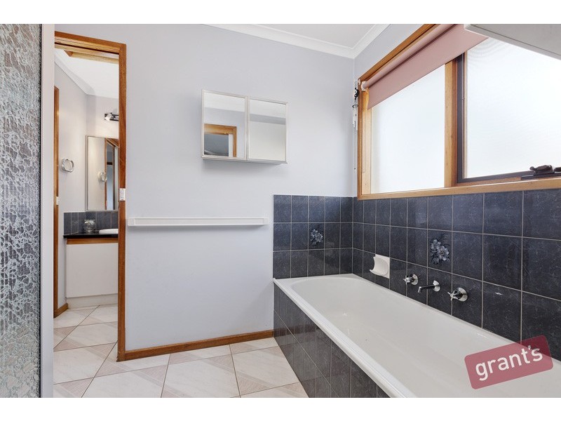 5 Enoch Rise, Hallam VIC 3803