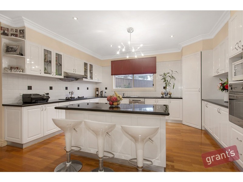 2 Hillcrest Avenue, Narre Warren VIC 3805
