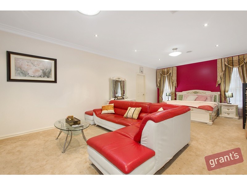 2 Hillcrest Avenue, Narre Warren VIC 3805